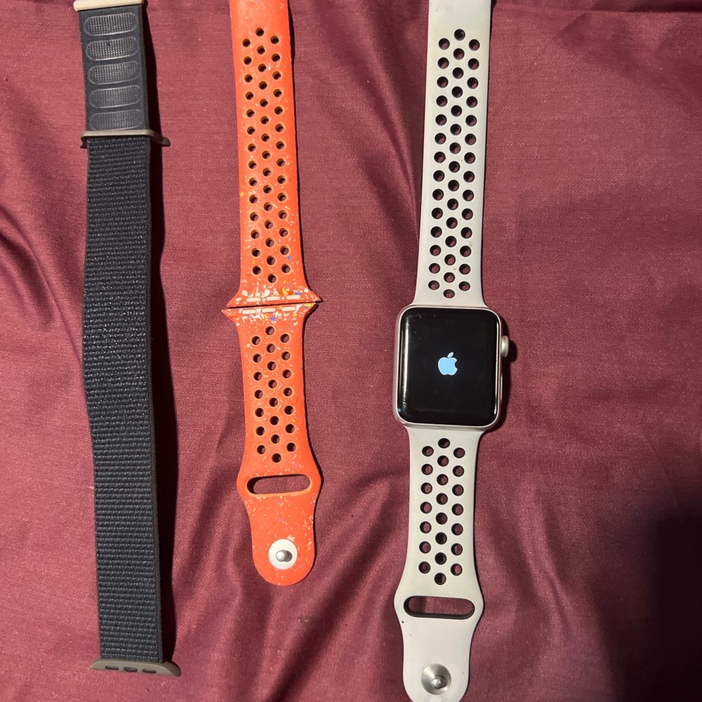 Apple Watch - Picture 2 of 3
